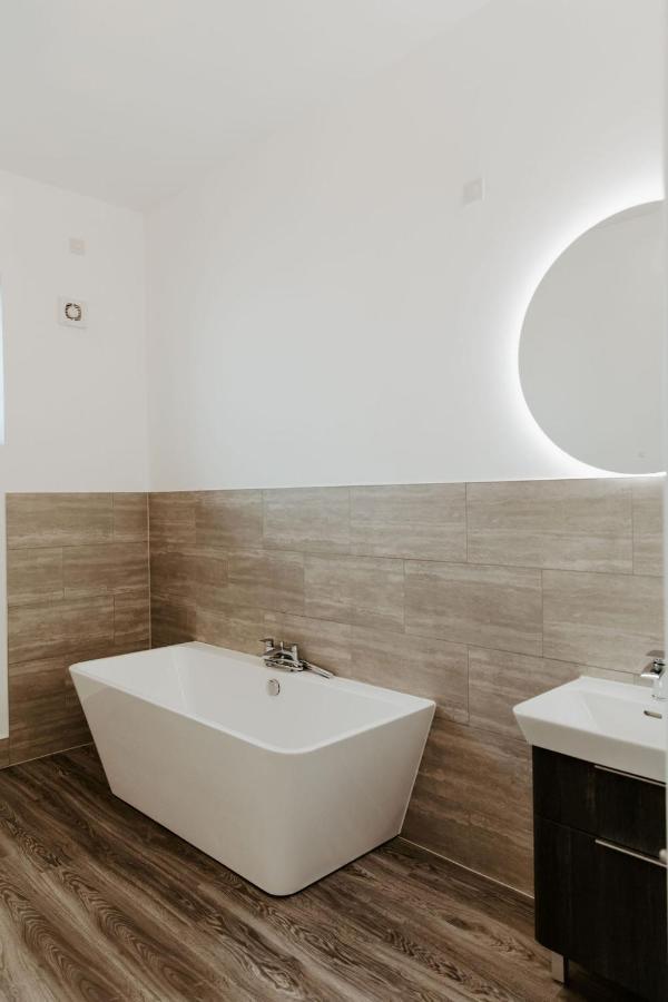 Lionheart Large Luxury Lodge - Sleeps 10- Dog Friendly,Near Sherwood Forest At Fairview Farm Nottingham Great For Family Gatherings ,Groups ,Parties المظهر الخارجي الصورة